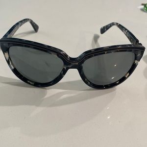 Oversized Blue tortoise mirror lenses, dvf sunglasses w/case